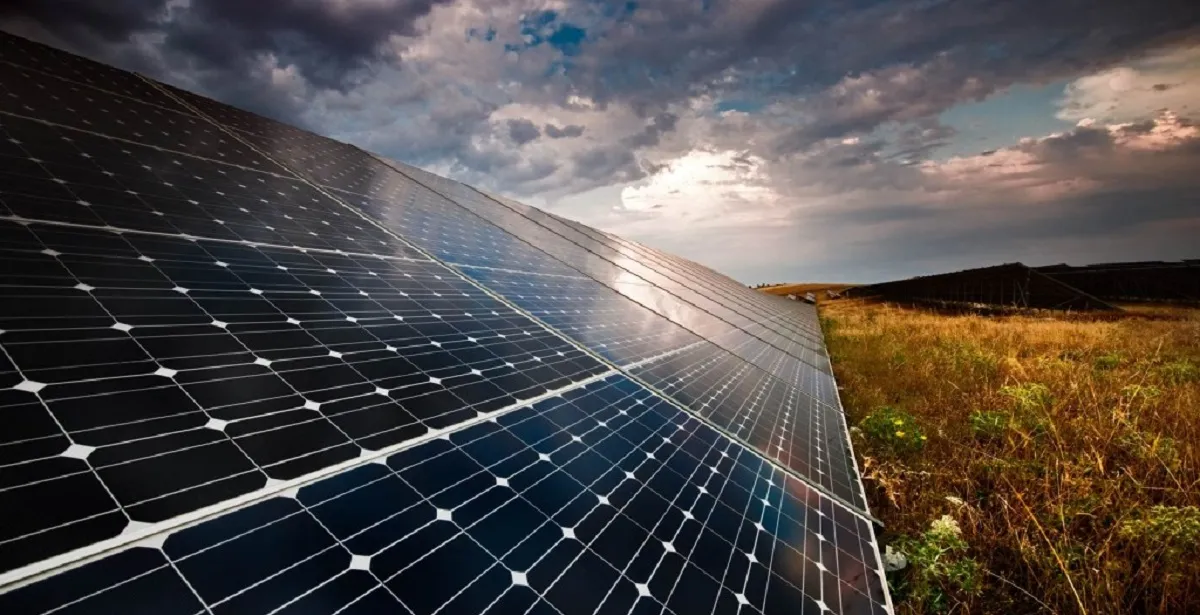 mantenimiento-paneles-solares-1024x682-1